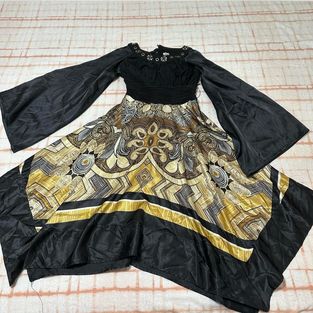 Elegant vintage butterfly bell sleeve Black and Gold Women's Dress